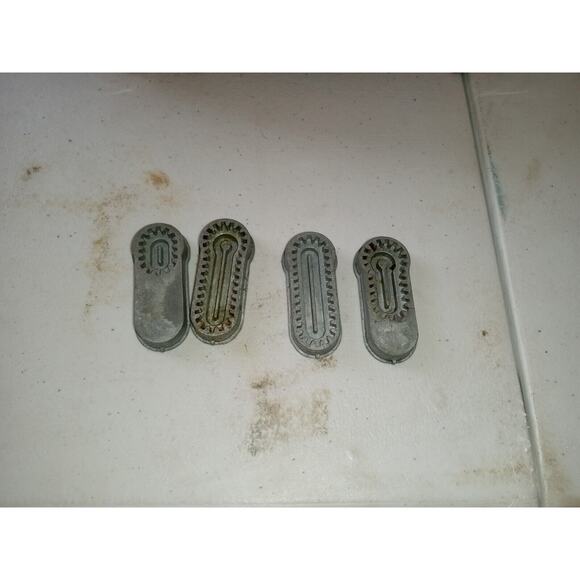 Vintage 1960's Singer Buttonholer with Booklet and Pink Case - Picture 3 of 7